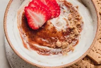 Creamy Vegan Strawberry Cheesecake Dip