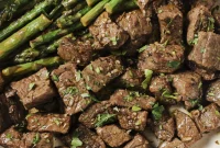 Garlic Balsamic Glazed Steak Bites and Asparagus